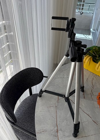 Ayarlanabilir Beyaz ve Gri Tripod