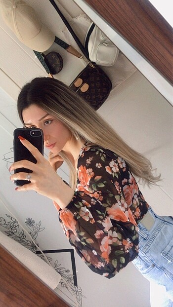Çiçekli bluz