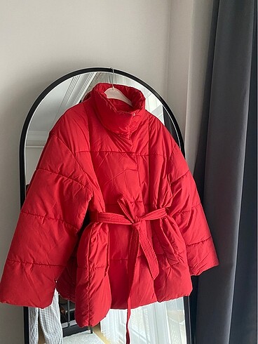 BERSHKA kırmızı mont