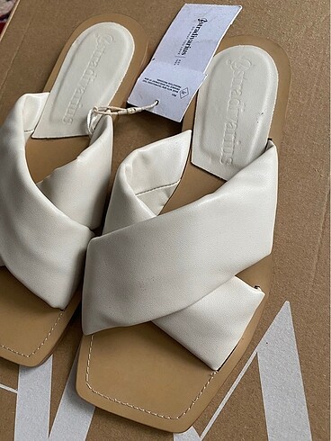 35 Beden camel Renk Stradivarius terlik