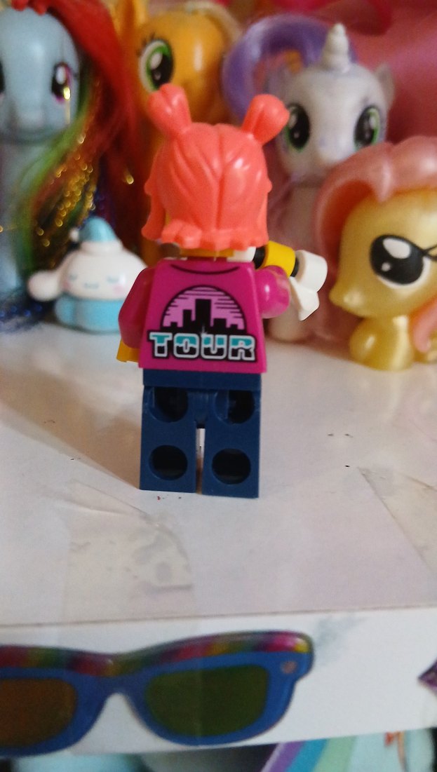 Pembe Saçlı Lego Figürü küçük - Görsel 2
