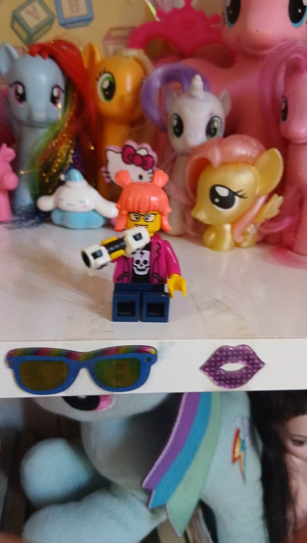 Pembe Saçlı Lego Figürü küçük - Görsel 3