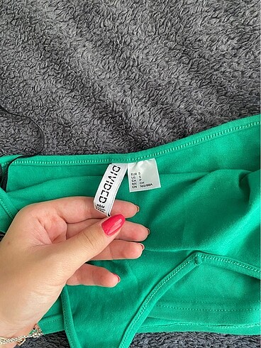 H&M boyundan askılı crop