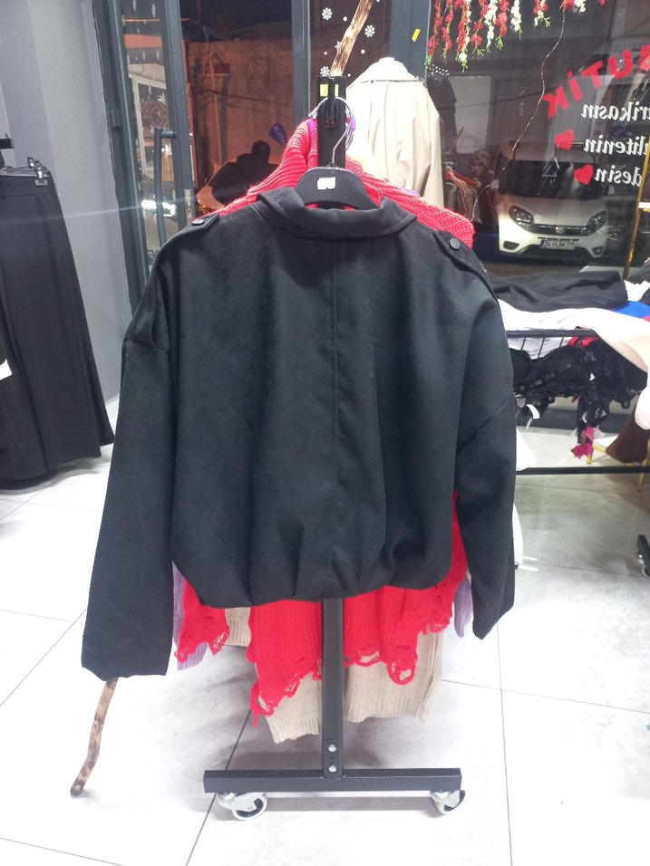 Düğmeli Siyah Kısa Kadın Ceket - Görsel 3