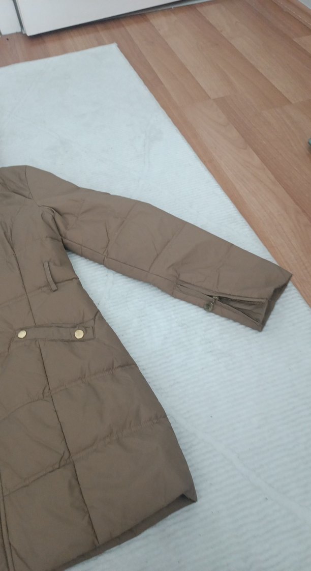 Düğmeli Bej Kapüşonlu Kadın Mont - Görsel 3