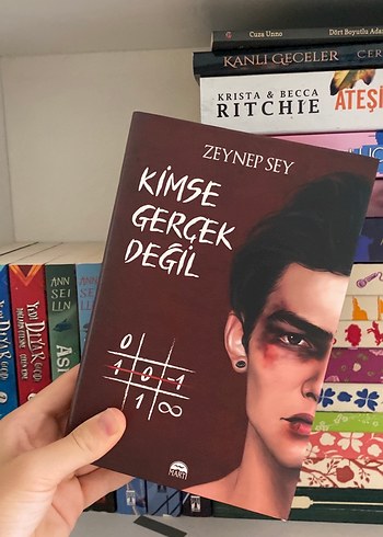 Kimse Gerçek Değil - Zeynep Sey
