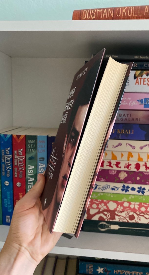 Kimse Gerçek Değil - Zeynep Sey - Görsel 2