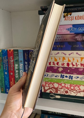 Kemik Evler - Emily Lloyd-Jones - Görsel 2