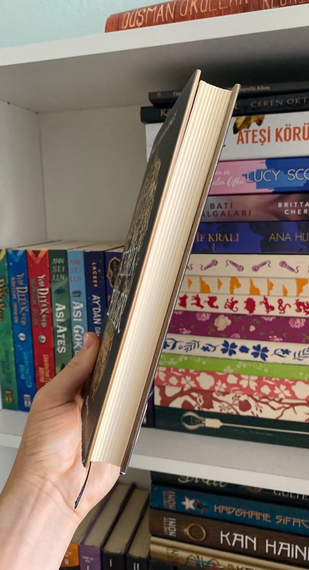 Kemik Evler - Emily Lloyd-Jones - Görsel 2