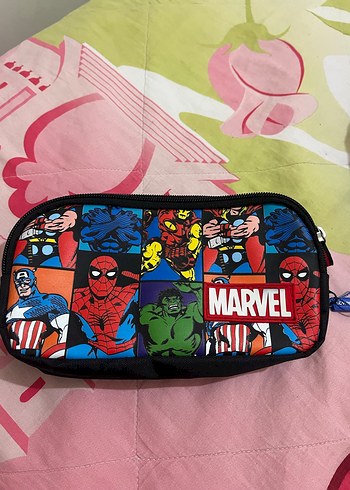 Renkli Marvel Çocuk Kalem Kutusu