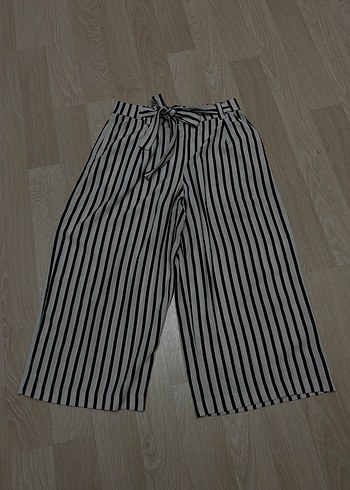 Gri Çizgili Pilili Midi Kadın Kumaş Pantolon