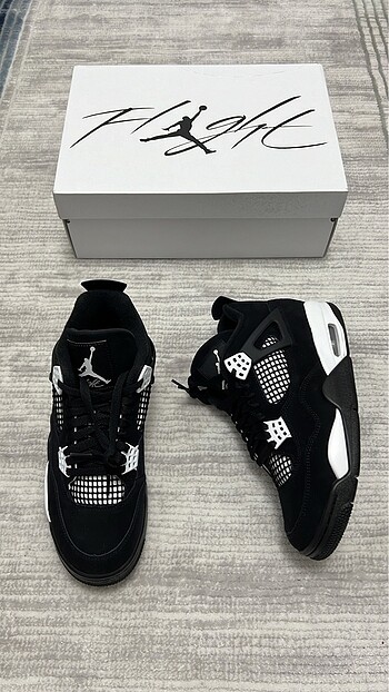 Air Jordan 4 Retro White Thunder