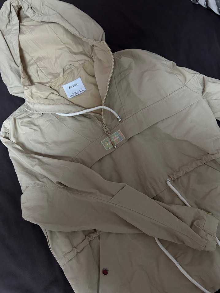 Bershka Kadın Kapşonlu Yağmurluk - Görsel 3