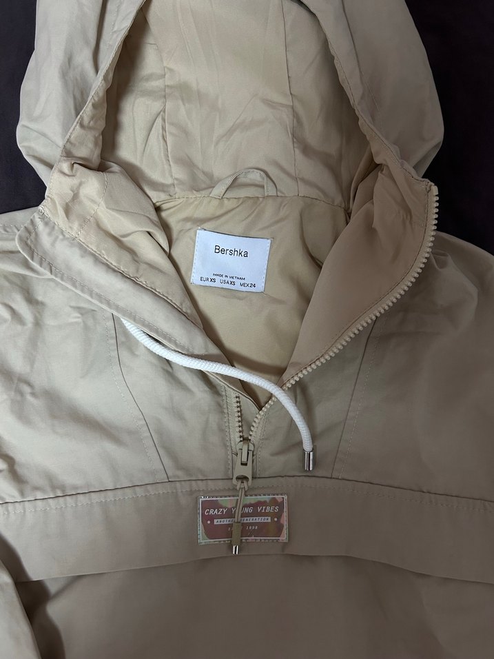 Bershka Kadın Kapşonlu Yağmurluk - Görsel 4