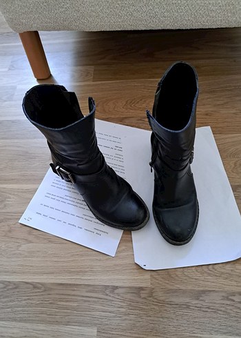 Tokalı Siyah Deri Kadın Çizmesi - Görsel 4