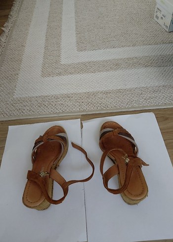 Kahverengi Deri Tokalı Dolgu Topuklu Sandalet - Görsel 6