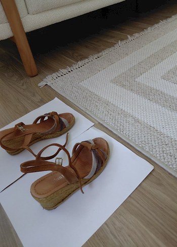 Kahverengi Deri Tokalı Dolgu Topuklu Sandalet - Görsel 7