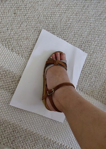 Kahverengi Deri Tokalı Dolgu Topuklu Sandalet - Görsel 4