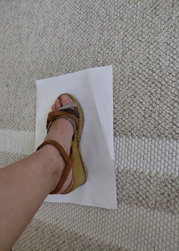 Kahverengi Deri Tokalı Dolgu Topuklu Sandalet - Görsel 2