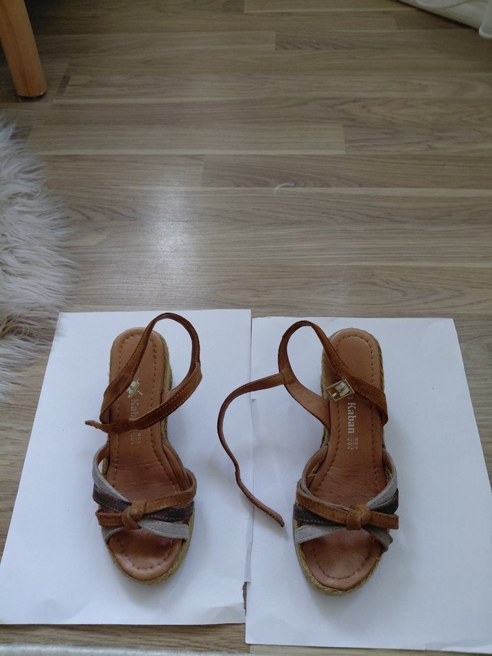 Kahverengi Deri Tokalı Dolgu Topuklu Sandalet - Görsel 5