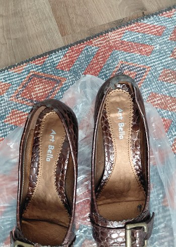 Kahverengi Yılan Derisi Desenli Tokalı Topuklu Ayakkabı - Görsel 5