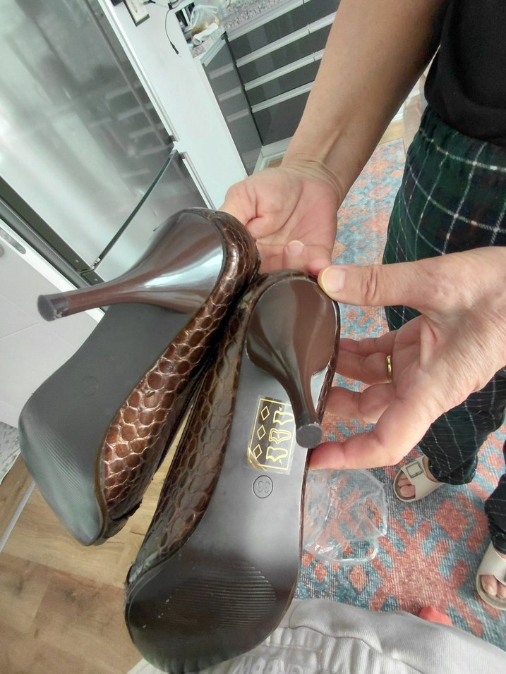 Kahverengi Yılan Derisi Desenli Tokalı Topuklu Ayakkabı - Görsel 3