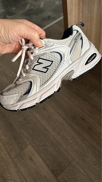 36 Beden beyaz Renk Sıfır kutulu new balance 530 model 1 veya 2 kere giyildi ayağıma