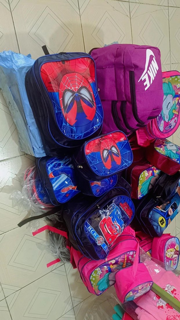 Örümcek Adam Baskılı Renkli Mavi Okul Çantası - Görsel 5