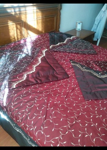 Beden Bordo Nakışlı Yatak Örtüsü