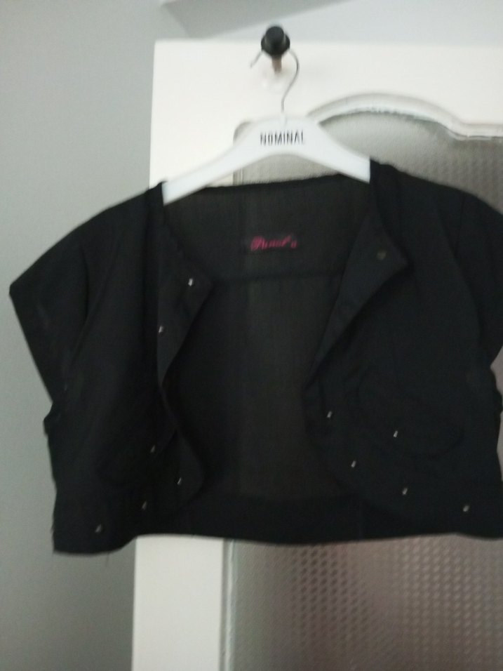 Kızlar için Siyah Düğmeli Kolsuz Bolero - Görsel 5