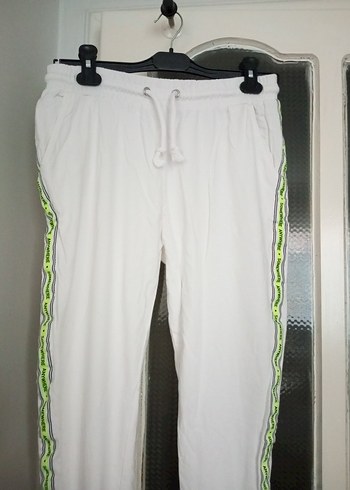 Beyaz Kemerli Rahat Kesim Kadın Eşofman Altı - Görsel 3