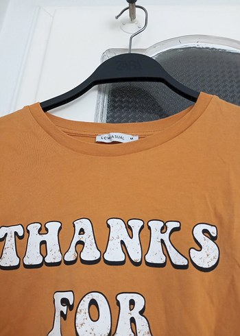 Turuncu Baskılı Kadın Tişört - Görsel 4