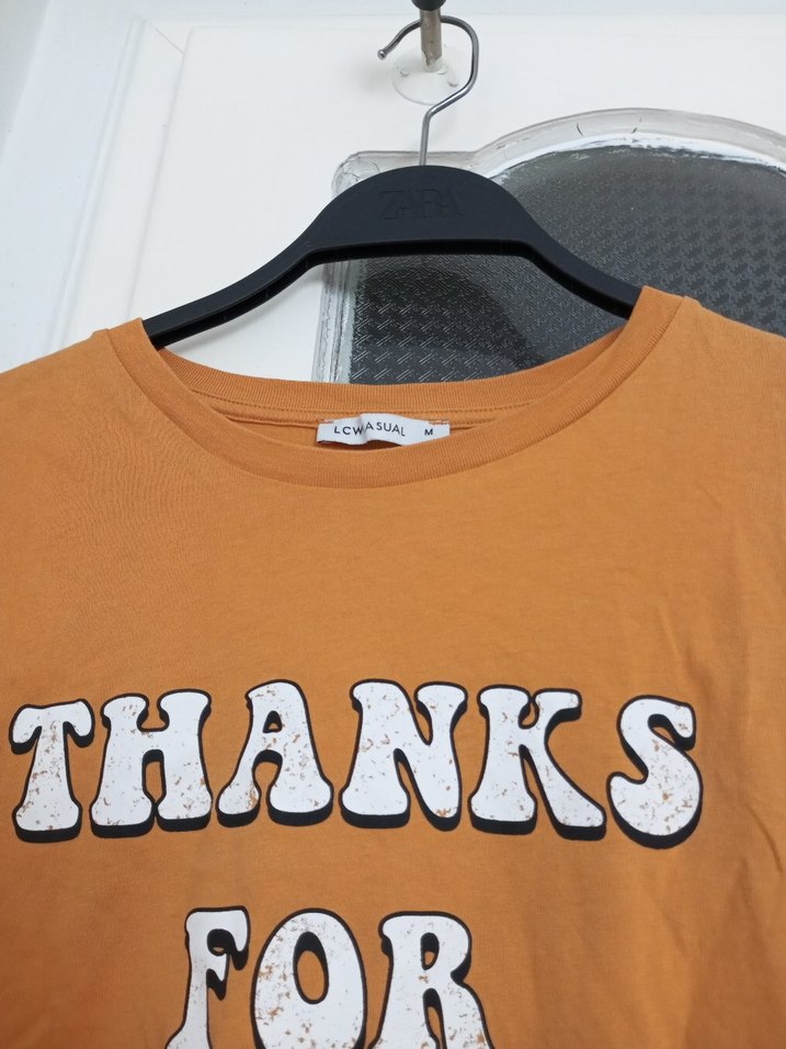 Turuncu Baskılı Kadın Tişört - Görsel 4