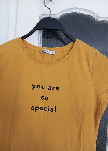 Sarı Baskılı Kadın Tişört - Görsel 4