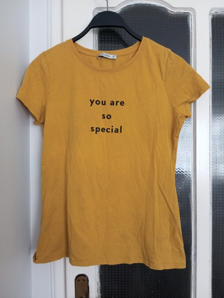 Sarı Baskılı Kadın Tişört - Görsel 2