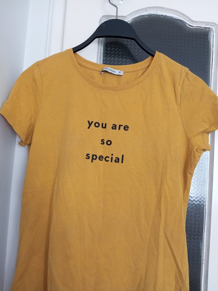 Sarı Baskılı Kadın Tişört - Görsel 3