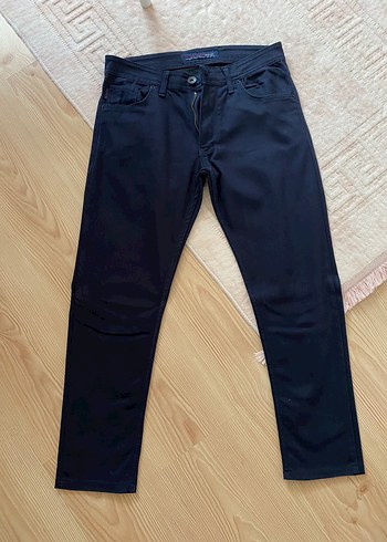 Hiç giyilmemiş kız okul pantalonu