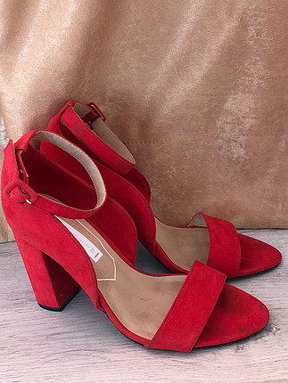 Bershka Bershka marka kırmızı ayakkabı 