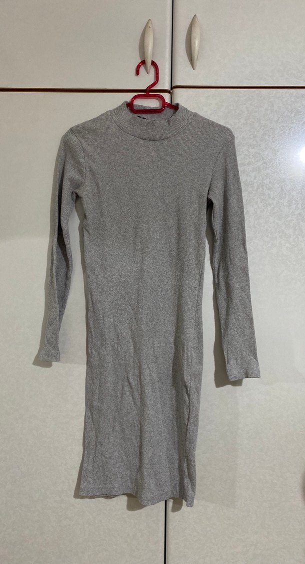Gri Uzun Kollu Yüksek Yakalı Triko Elbise - Görsel 2