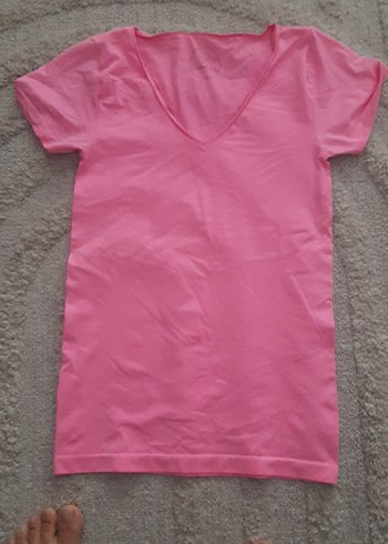 Pembe V Yaka Kısa Kollu Kadın Tişört