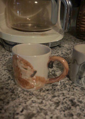 Bej Renkli Aslan Desenli ve fil desenli türk kahvesi kupası