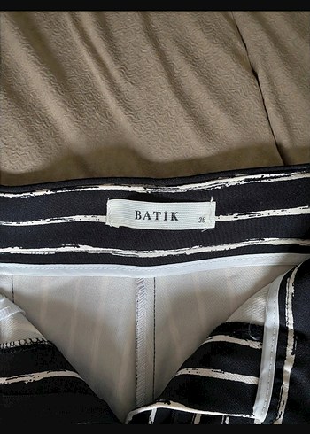 Kadın Gri Çizgili Kemerli Kumaş Pantolon - Görsel 4