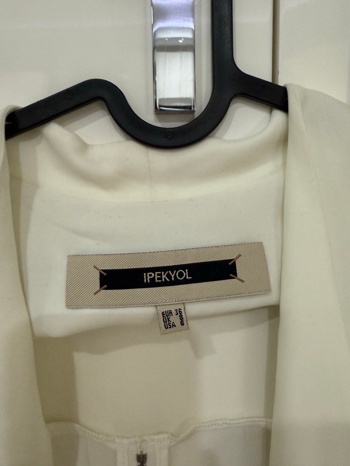 Düğmeli Beyaz Midi Kadın Blazer - Görsel 3