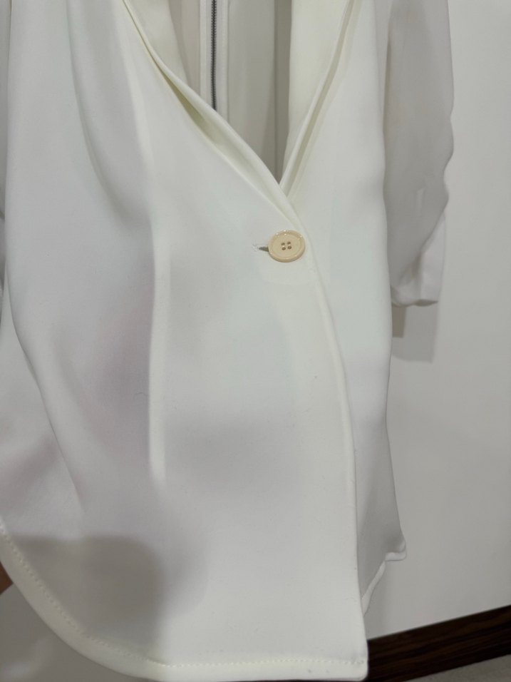 Düğmeli Beyaz Midi Kadın Blazer - Görsel 4