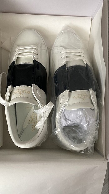 Valentino HİÇ KULLANILMAMIŞ VALENTİNO