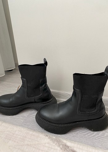 Siyah kadın bot