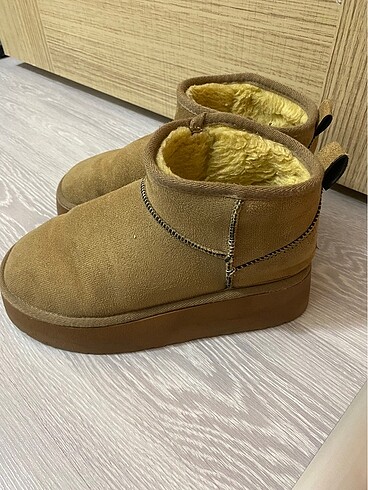 Ugg Ugg bot