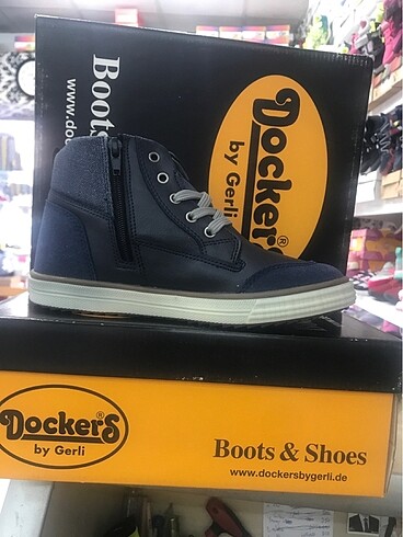Dockers Erkek çocuk Converse bot?