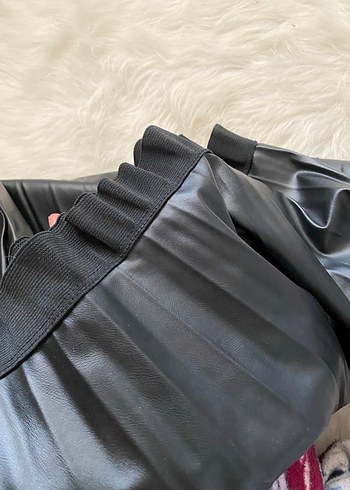 Siyah Piliseli Midi Deri Etek - Görsel 5