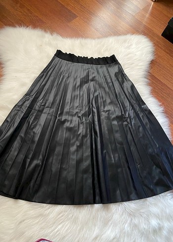 Siyah Piliseli Midi Deri Etek - Görsel 2